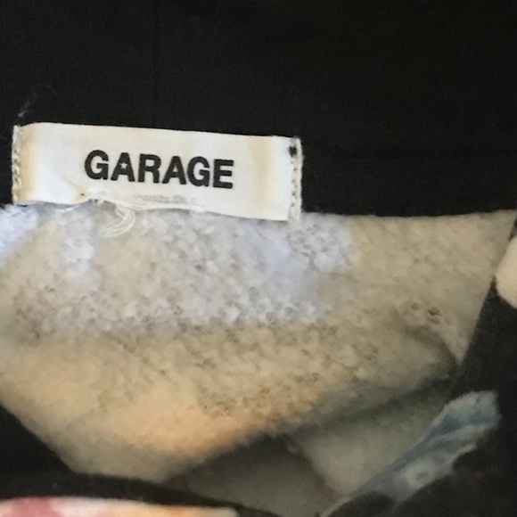 Garage Cropped Hoodie - Picture 3 of 3
